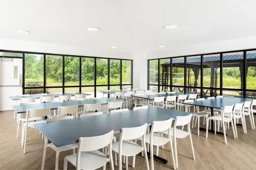 Bright and spacious dining area at Avenues Recovery Center at Eastern Shore, a detox center in Baltimore.