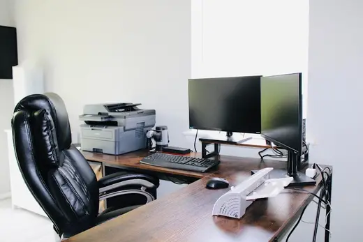 Modern desk setup with dual monitors at Recovery180 Southern, a sober living home in Baltimore.